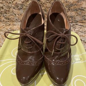 Michael Kors patent leather Oxford platform heel size 8